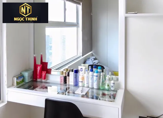 BÀN MAKEUP GẮN TƯỜNG AN TOÀN VÀ TIỆN LỢI